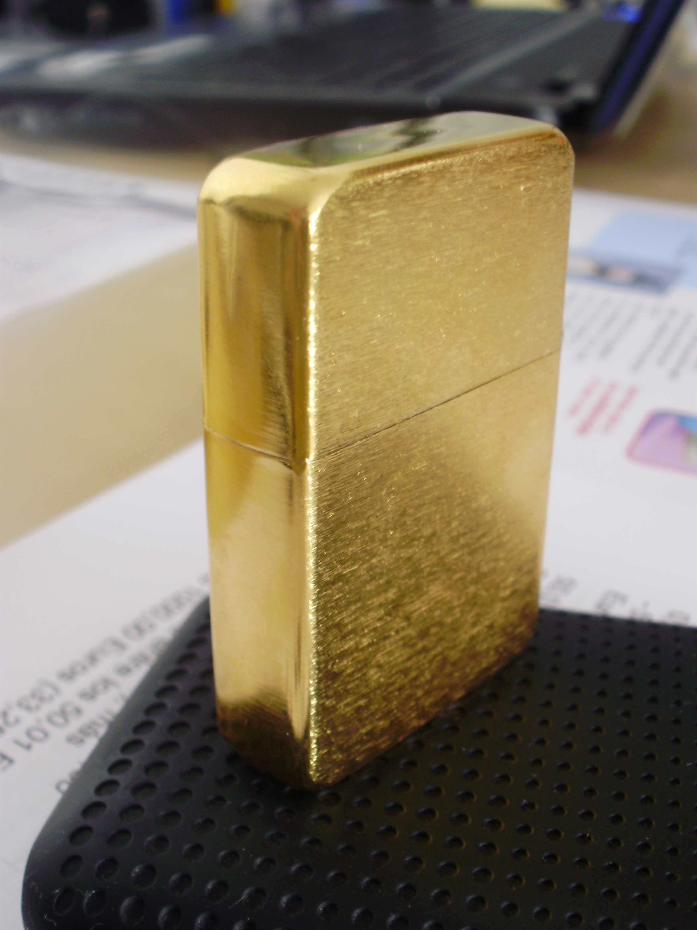 Cubiertos enchapados en oro